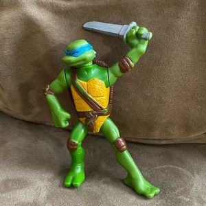 🔴 TMNT Ninja Turtles 4.5" Leonardo Jointed Action Figure with Sword.